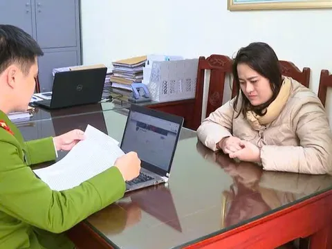 Tìm nạn nhân bị lừa tiền của “thầy bói online”