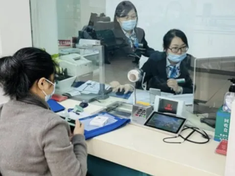 Bất ngờ được chuyển khoản 73 tỷ đồng, người phụ nữ bật khóc khi biết lý do