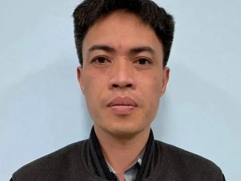 Khởi tố vụ án, tạm giữ tài xế xe Lexus đánh nam shipper ở Hà Nội