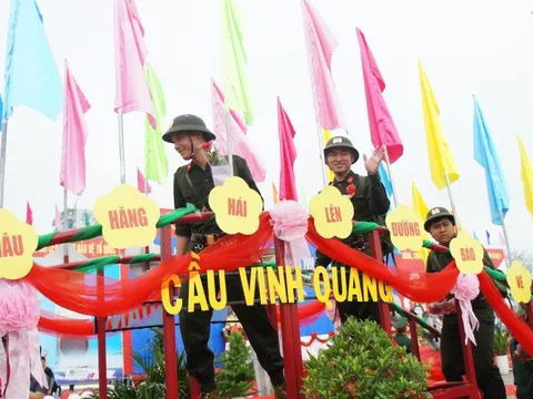 Thanh niên miền Trung vững bước lên đường nhập ngũ