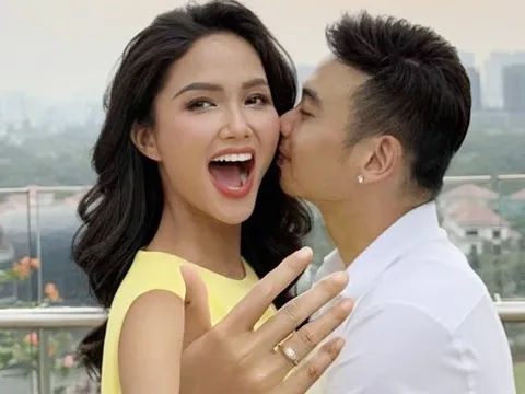 Hậu trường hài hước khi Hoa hậu H'Hen Niê được bạn trai cầu hôn