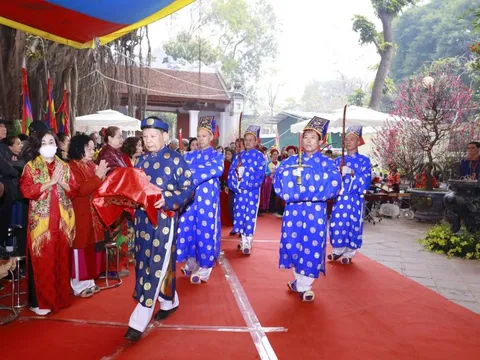 Khai ấn tại Lễ hội truyền thống “Tế Khai sắc, rước khai xuân” đền Voi Phục