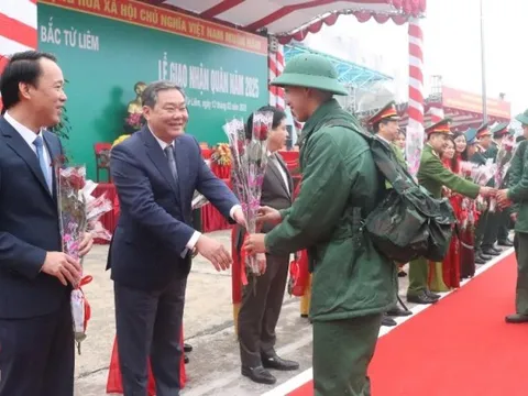 79 tân binh quận Bắc Từ Liêm nô nức lên đường nhập ngũ