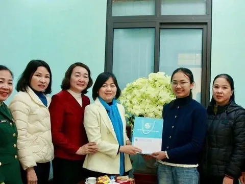 Các cấp Hội Phụ nữ thăm hỏi động viên, tặng quà các nữ tân binh lên đường nhập ngũ năm 2025