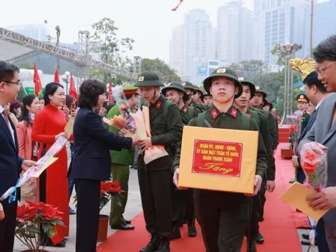 69 thanh niên ưu tú quận Thanh Xuân lên đường nhập ngũ