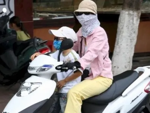Chở trẻ em trên 6 tuổi bằng xe máy kiểu này có thể bị phạt tới 10 triệu đồng