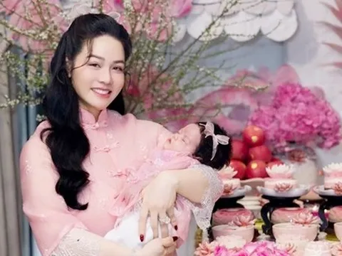 Diễn viên Nhật Kim Anh mở tiệc đầy tháng hoành tráng cho con gái