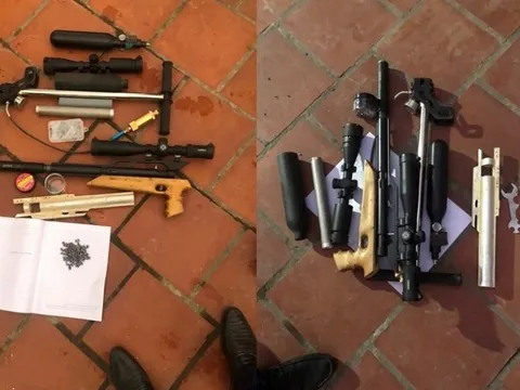 Đang ngồi trên thuyền, người đàn ông trúng đạn tử vong