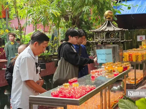 Ngôi chùa thu hút giới trẻ trong ngày Valentine tại Tp.HCM