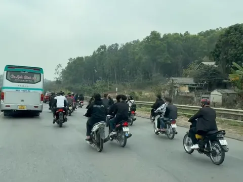 Cảnh sát giao thông truy xét nhóm thanh niên đầu trần, lạng lách trên QL1A