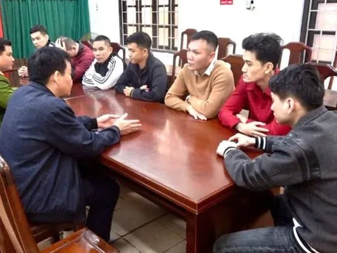 Tạm giữ hình sự nhóm đối tượng ẩu đả trước quán bar vì mâu thuẫn với nữ phục vụ