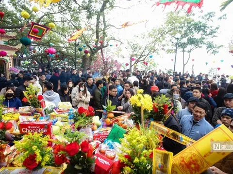 "Mỏ vàng" du lịch tâm linh