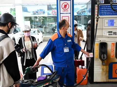 Giá xăng, dầu tăng nhẹ từ chiều nay