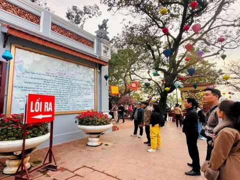 Đặc biệt lưu ý công tác tổ chức, quản lý hoạt động tín ngưỡng tại phủ Tây Hồ