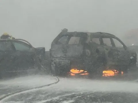 100 xe ô tô va chạm trong vụ tai nạn liên hoàn lớn trên đường cao tốc