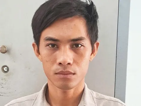 Thanh niên chở bạn gái đi ăn cưới rồi mang xe đi bán lấy tiền tiêu xài