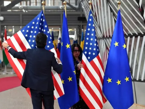 EU sẽ "phản đòn" ông Trump bằng “nắm đấm sắt bọc găng nhung”