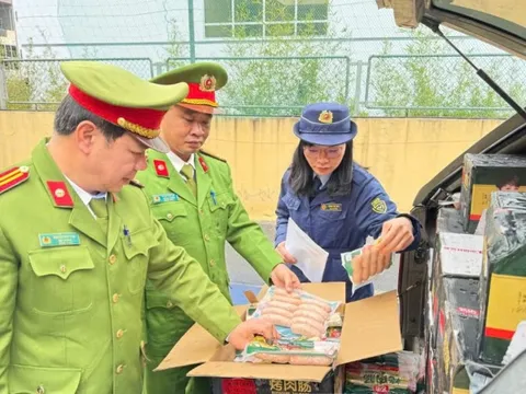 Công an Bắc Kạn bắt giữ hơn 2,4 tấn xúc xích không có giấy tờ chứng minh nguồn gốc