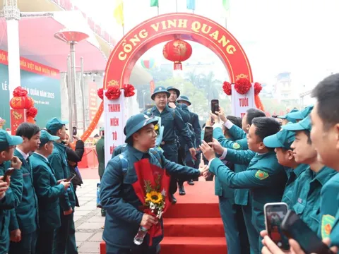 Quận Hoàn Kiếm: 62 thanh niên ưu tú lên đường thực hiện nghĩa vụ bảo vệ Tổ quốc