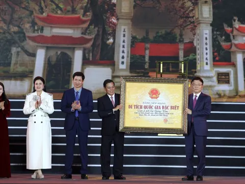 Phó Thủ tướng Lê Thành Long trao Bằng xếp hạng Di tích quốc gia đặc biệt cụm di tích Từ Lương Xâm