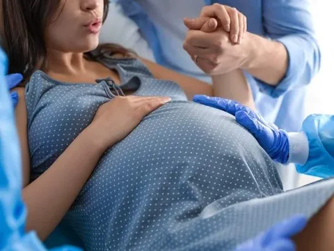 Vừa mổ lấy thai, sản phụ sốc nặng khi thấy bụng vẫn chuyển động