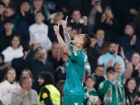 Phản ứng của CĐV MU khi Antony tiếp tục ghi bàn tại La Liga