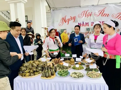 Về Tiến Xuân thưởng thức ẩm thực, xem đám cưới truyền thống người Mường