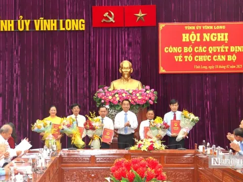 Vĩnh Long công bố các quyết định về tổ chức cán bộ