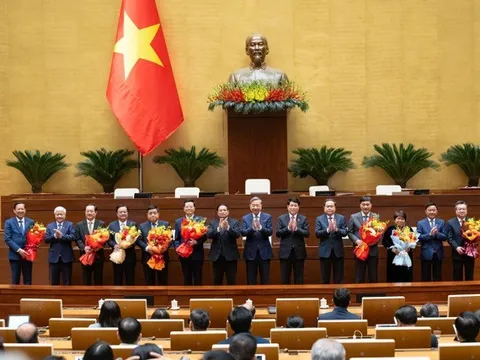 Quốc hội bầu hai Phó Chủ tịch Quốc hội và phê chuẩn hai Phó Thủ tướng