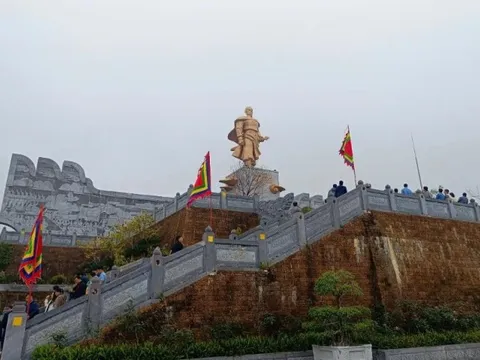 Di tích lịch sử quốc gia Đền Cửa Ông thu hút khách thập phương chiếm bái