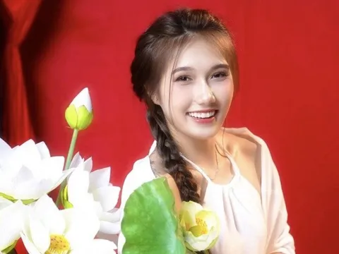 Hoa khôi bóng chuyền Nguyễn Lan Vy khoe nhan sắc trong veo ở 19 tuổi