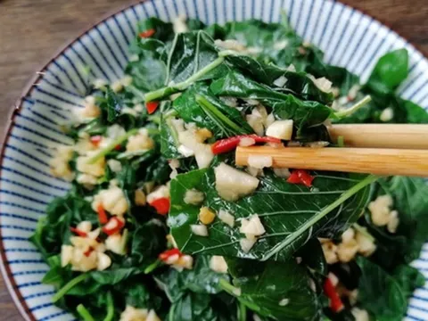 2 loại rau ít "ngậm" thuốc trừ sâu nhất chợ, cái số 1 ở quê mọc um tùm như cỏ