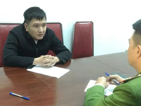 Tạm giữ hình sự đối tượng đánh nam thanh niên mặc áo shipper giữa đường