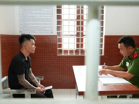 Khởi tố đối tượng đánh, cướp nhẫn vàng trên tay người bán vé số