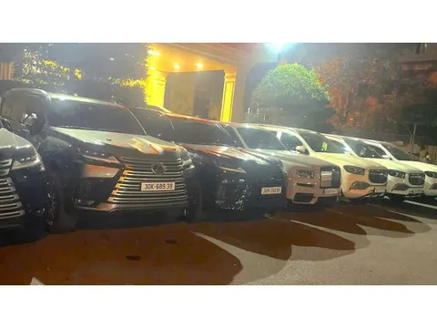 Hà Nội: Bắt nhóm lừa đảo tiền ảo, thu giữ 500 tỷ đồng và nhiều xe sang