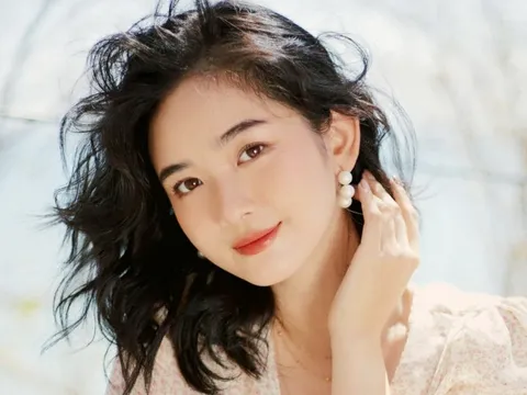 "Ngọc nữ" thế hệ mới từng là bồi bàn, phải xin ứng lương vì hết tiền là ai?