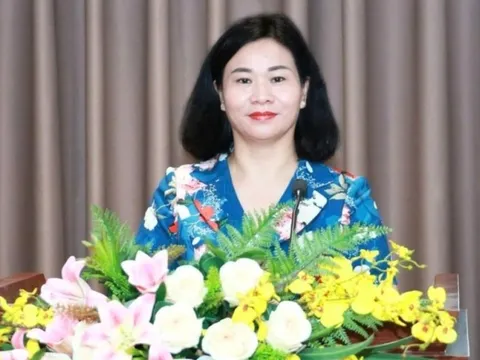Giới thiệu Chủ tịch Hội LHPNViệt Nam Nguyễn Thị Tuyến tham gia Đoàn Chủ tịch Mặt trận