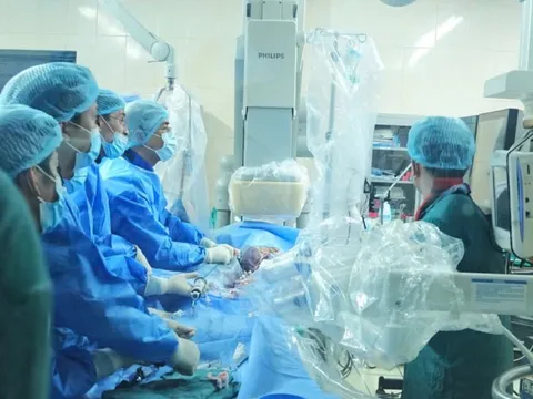 Giải pháp cho bệnh nhân hẹp van động mạch chủ phức tạp