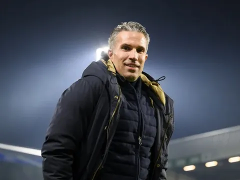 Robin van Persie có cơ hội đối đầu Arsenal ngay lập tức