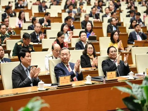 Quốc hội thông qua mục tiêu tăng trưởng năm 2025 đạt 8% trở lên
