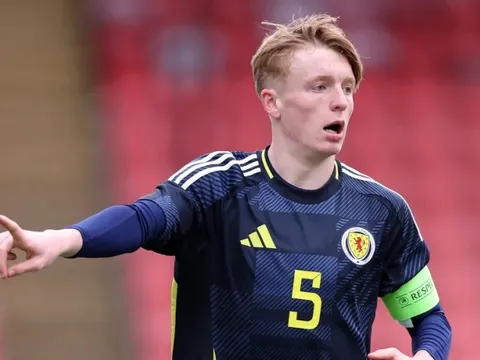 Arsenal bất ngờ chiêu mộ tài năng trẻ người Scotland