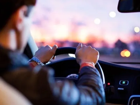 Vừa lái xe vừa hồi hộp