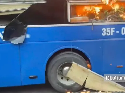 Xe khách bốc cháy trên quốc lộ 1