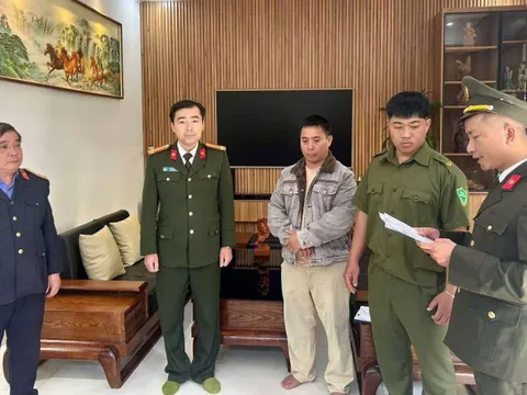 Khởi tố đối tượng bán giấy phép lái xe máy giả