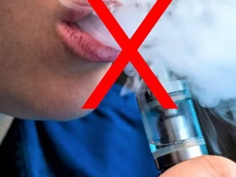 Bé gái 12 tuổi ở Thái Lan nguy kịch sau 2 năm hút thuốc lá điện tử