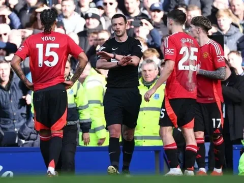 Premier League giải thích lý do hủy bỏ quả phạt đền của Everton trước MU