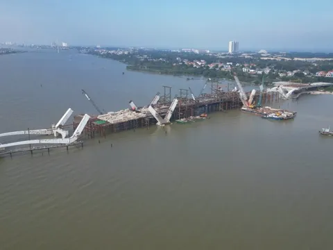 Tìm phương án gỡ khó GPMB dự án cầu 1.300 tỷ bắc qua sông Nhật Lệ
