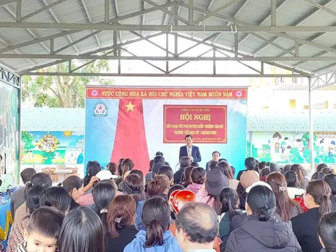 Vụ hơn 150 học sinh không chịu đến trường: Chính quyền tiếp tục đối thoại với phụ huynh