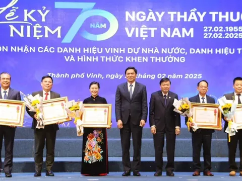Nghệ An: 50 cán bộ y tế được trao tặng danh hiệu “Thầy thuốc ưu tú”