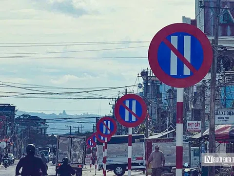 Lâm Đồng tháo dỡ biển báo cấm đậu xe dày đặc trên Quốc lộ 27